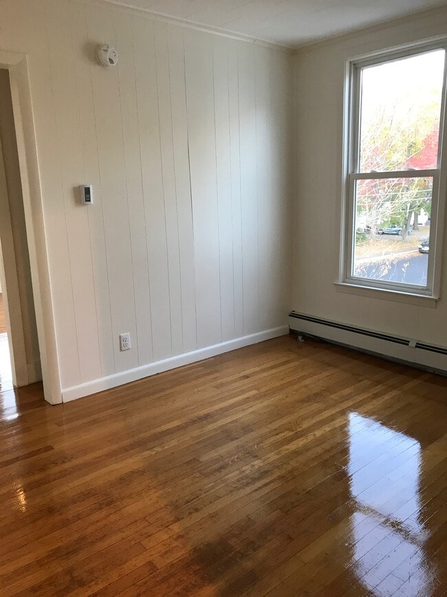 Livingroom - 77 High St Unit 202