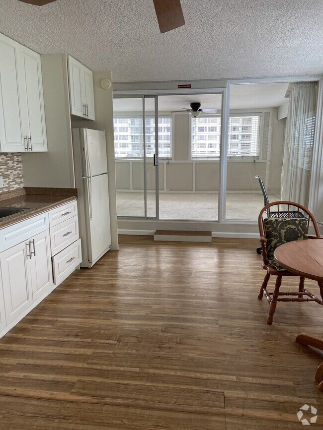 Building Photo - 425 ena Rd Unit Sundeck Rental