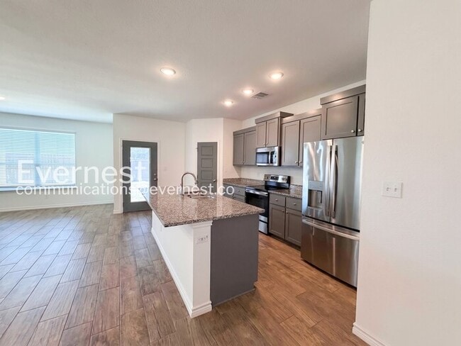 Photo - 2207 Hornbeam St