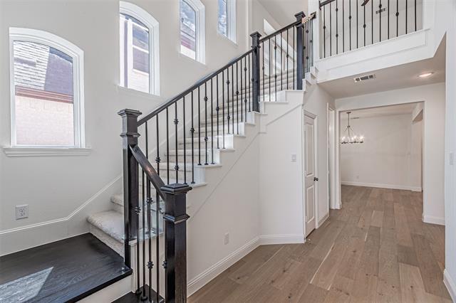 Photo - 8444 Wembley