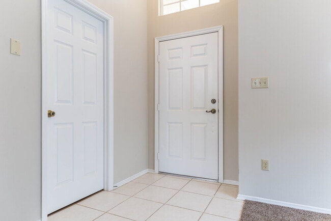 Photo - 338 Lakebreeze Cir