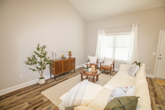 Photo - 116 Woodsedge Dr