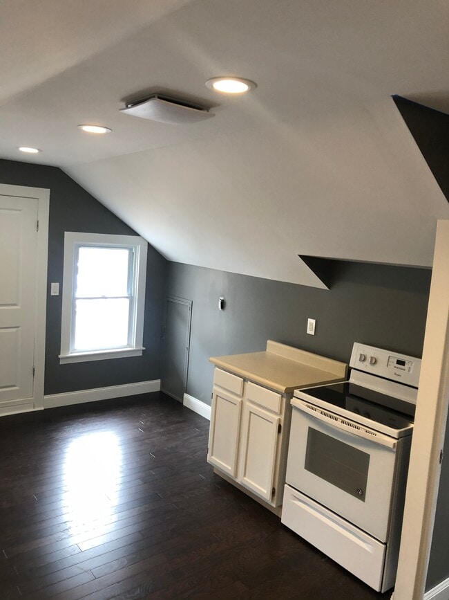 Photo - 227 Thieme Pl Unit 2
