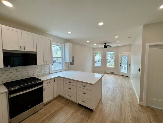 Building Photo - 116 Van Riper Ave Unit Apt 1