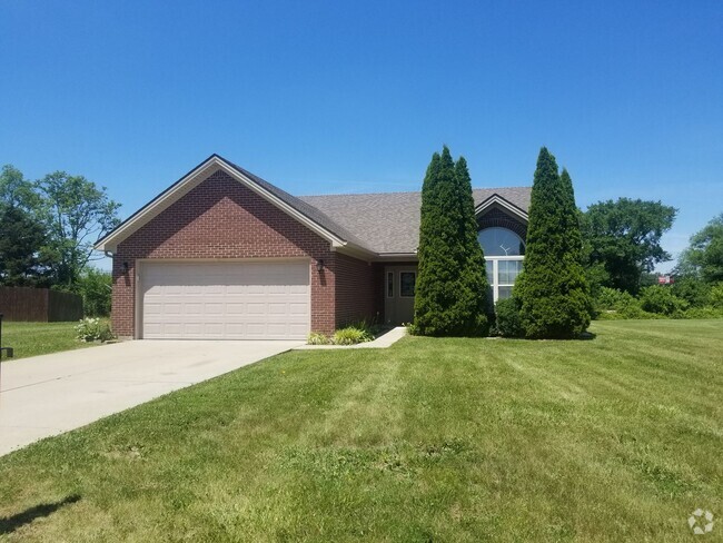 Building Photo - Spacious Ranch Home