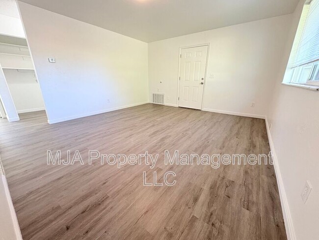 Photo - 2523 S Lakecrest Dr Unit 03