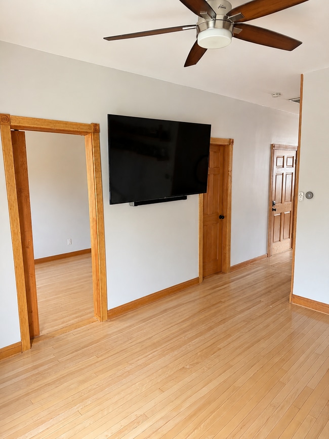 Living room - 2nd floor - 2822 W 40th St Unit Second Floor