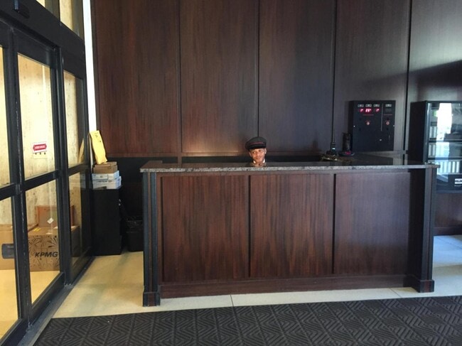 Doorman Station - 1636 N Wells St Unit 1812