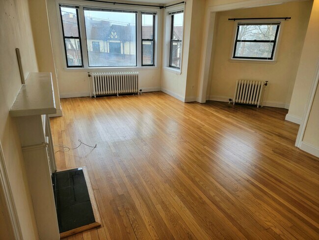 Photo - 235 Larchmont Ave Unit 3a