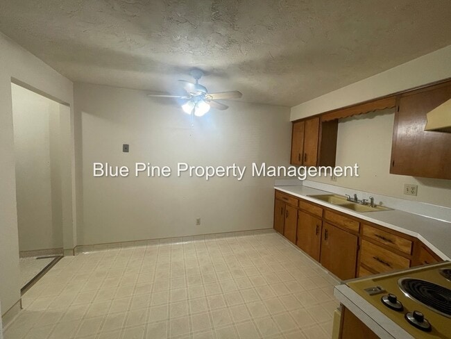 Photo - 1680 Calkins Ave Unidad 3