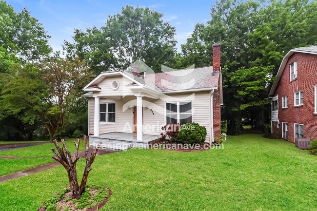 Photo - 808 3rd St SE