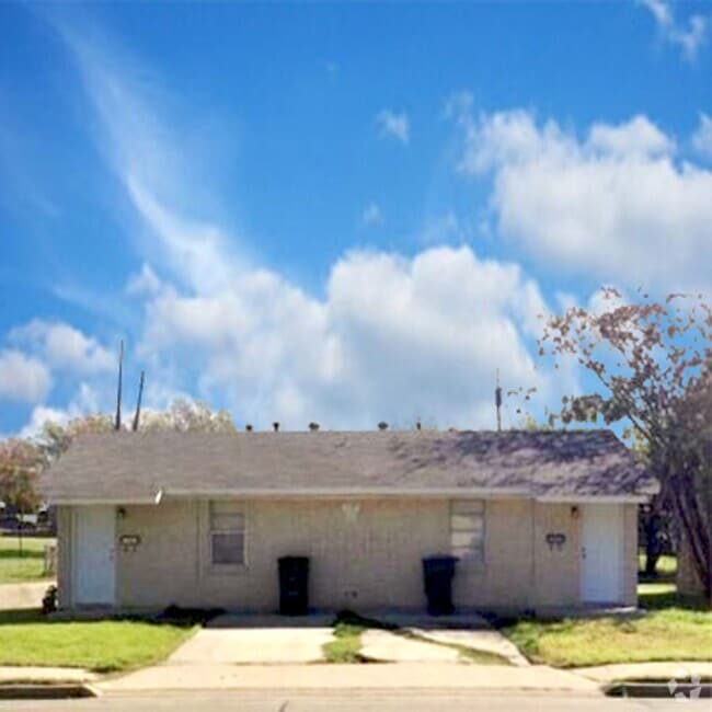 Building Photo - 1508 N W S Young Dr Rental