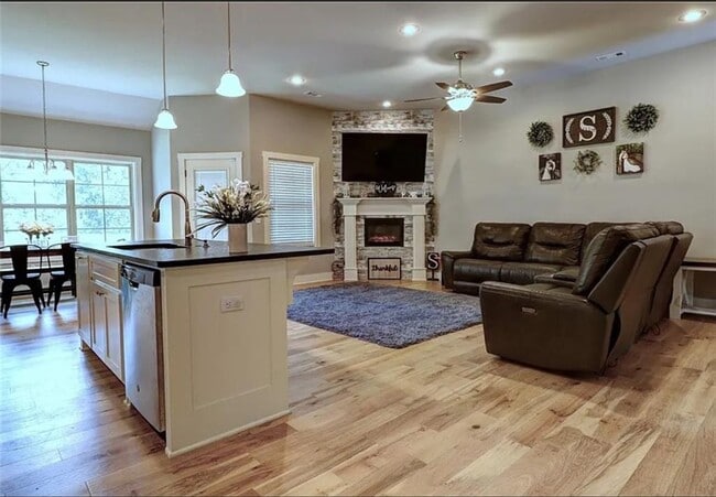 Photo - 13 Kiswick Dr