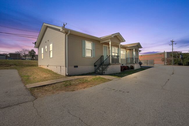East North Commons - East North Commons Apartments