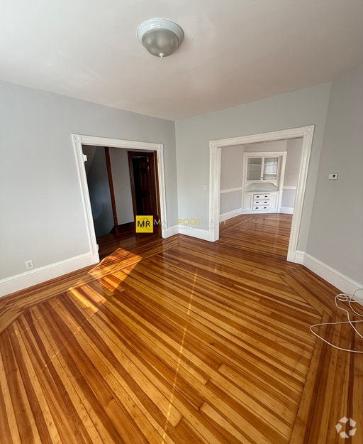 Building Photo - 68 Willow Ave Unit 2 Rental