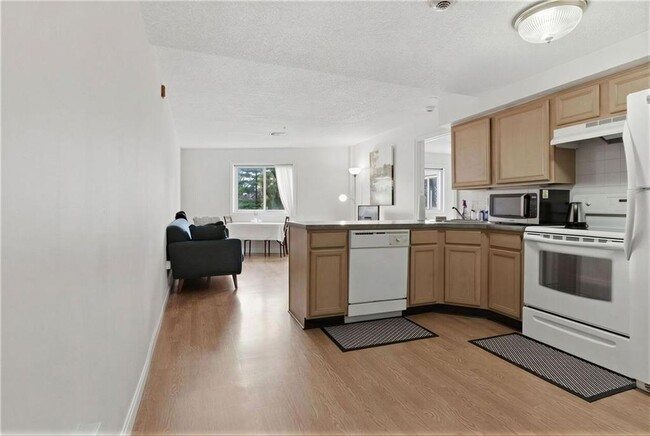 Photo - 31 Devereux Ave