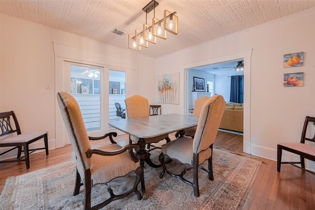Photo - 705 W Main St