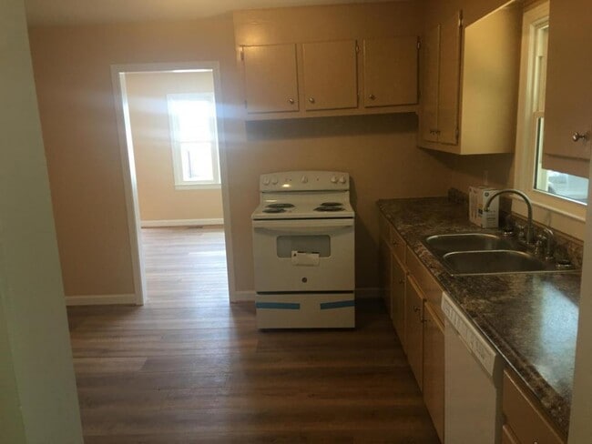 Photo - 146 W Main St