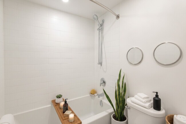 Photo - 200 Balliol St