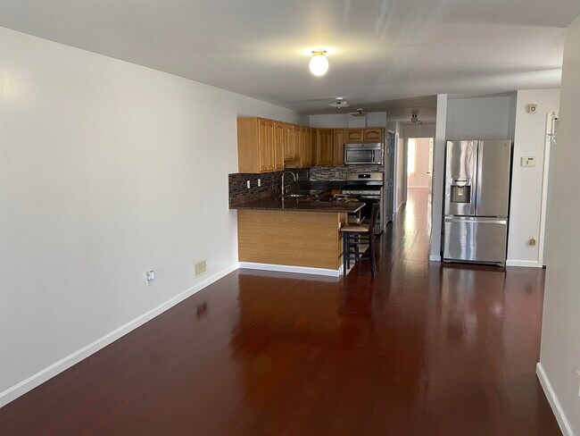 Photo - 183 Hutton St