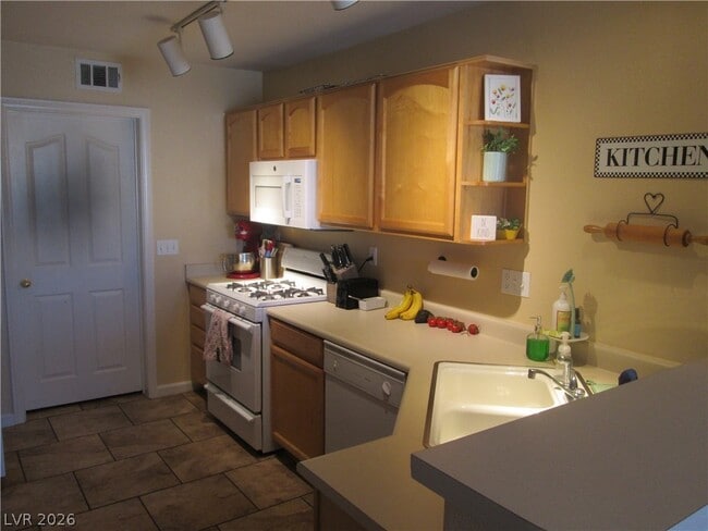 Photo - 221 Luninborg St