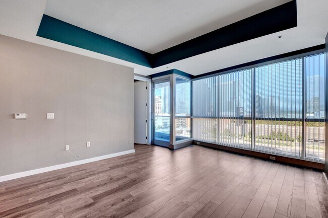 Photo - Panorama Towers T2-1005-Strip/City Views f... Unit 1005