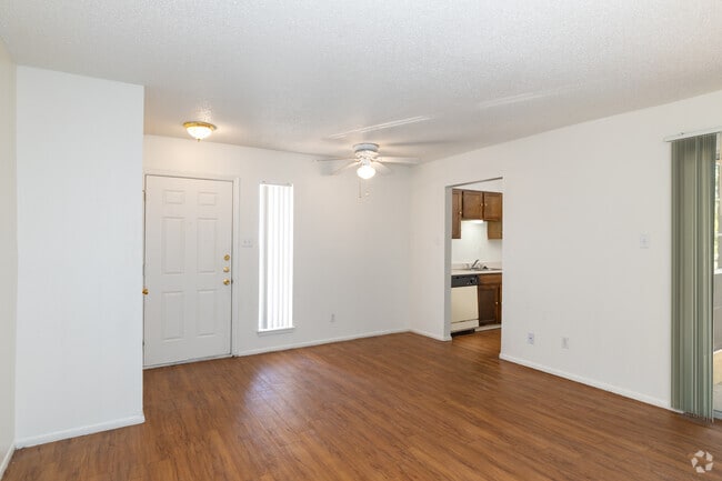 2BR, 2BA - 864SF - Dining Room