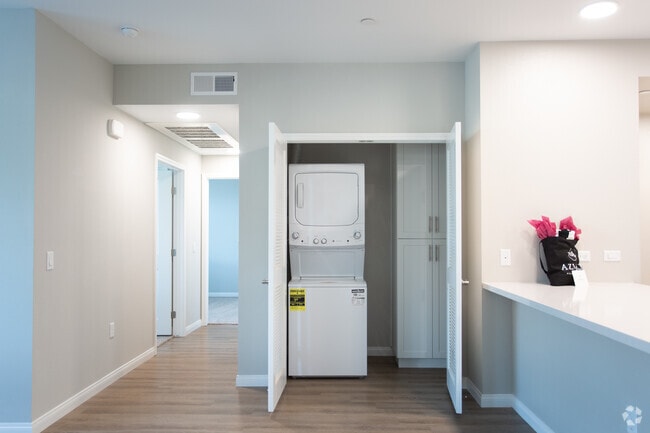 3BR, 2BA-1211 SF