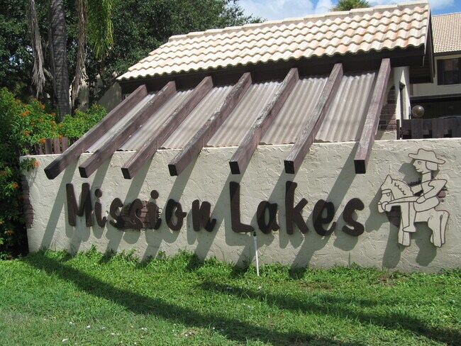 Building Photo - 305 Mission Trail W