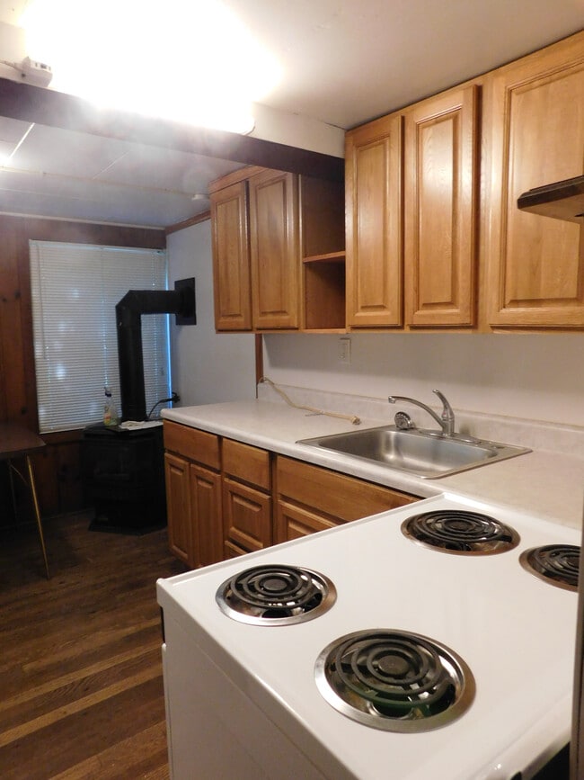 Kitchen - 335 NE Kamiaken St Unit C4