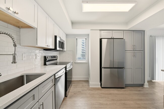 Building Photo - Cortland on South Eads