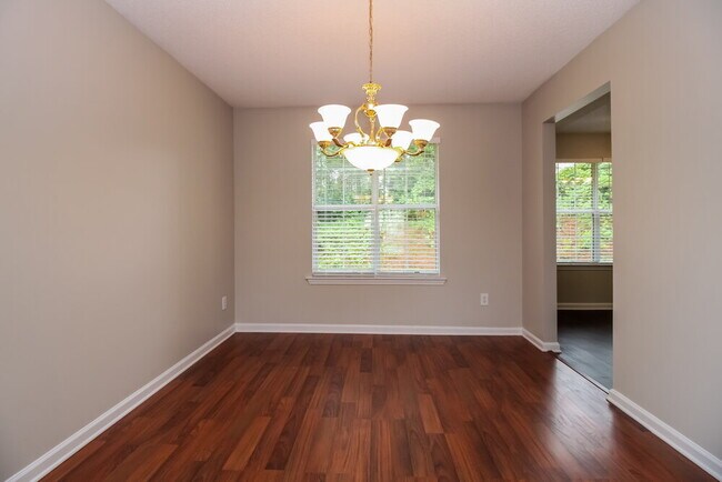 412 Gresham Dr