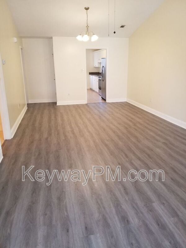 Photo - 302 Browning Dr