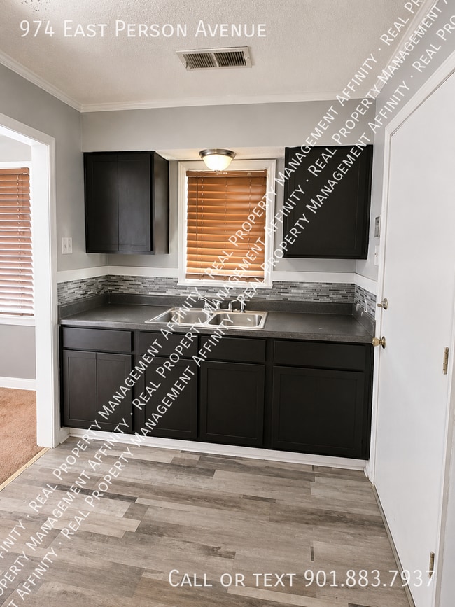 Photo - 974 E Person Ave