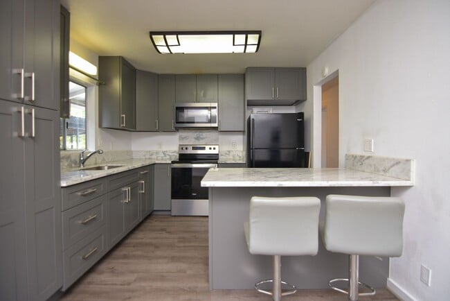 Photo - 3BR / 2Bath / 3Pkg - Home in Aiea!