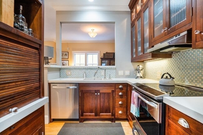 Building Photo - 381 Huron Ave