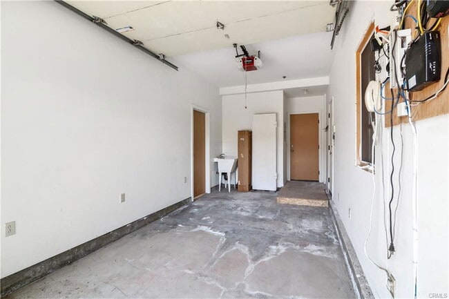Building Photo - 4359 Fairlawn Dr Rental