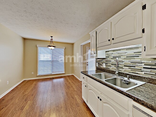 Photo - 201 Fox Hunt Ln
