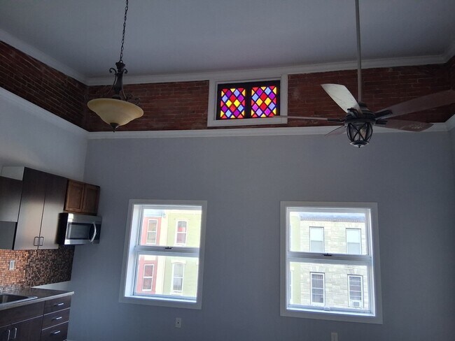 Photo - 112 S 6th St