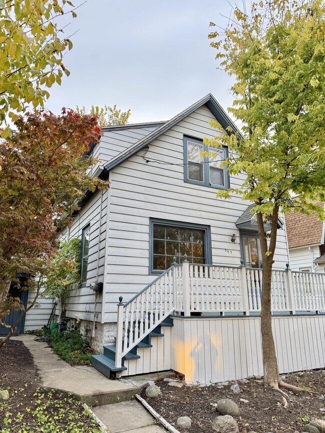 Building Photo - 365 E Schiller St