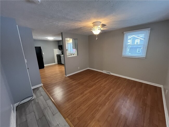 Photo - 898 Ridge Rd