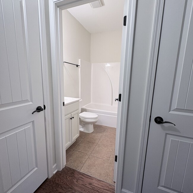 Photo - 105 Velena St