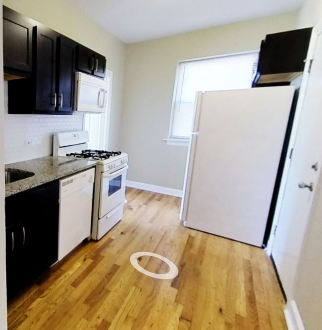 Photo - 2346 N KENNETH Ave Unidad 1W