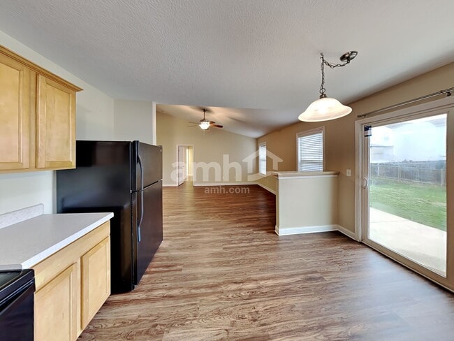 Photo - 490 Hemhill Dr