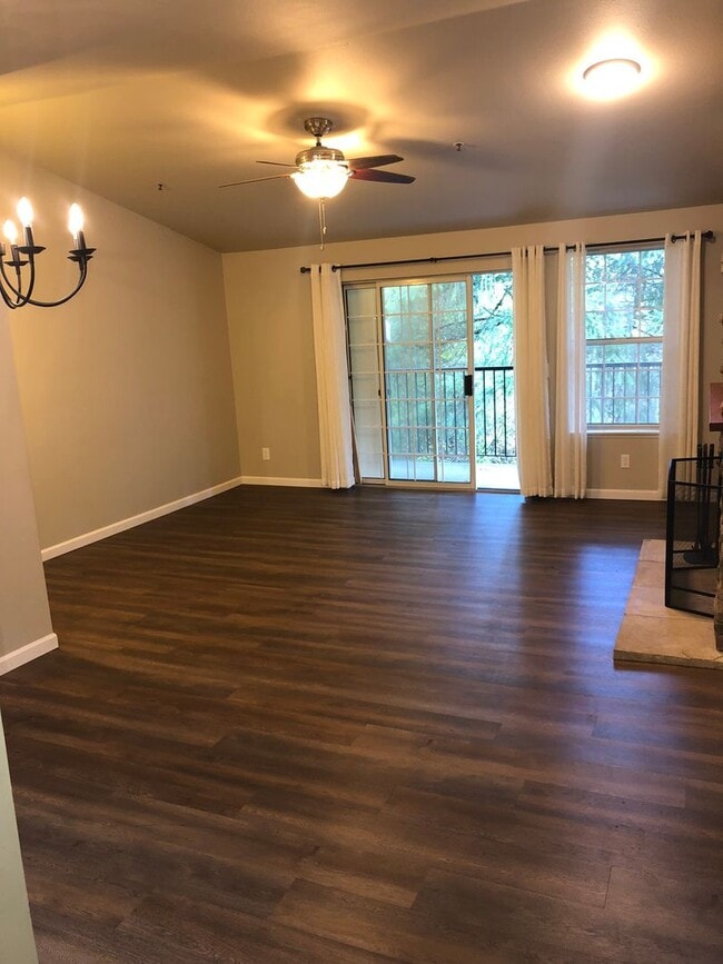 Photo - 3bd/2ba Issaquah Condo Unit D312