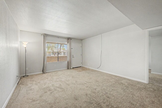 Photo - 5995 N 78th St