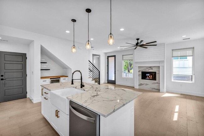 Photo - 2405 E 11th St