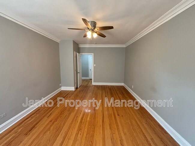 Photo - 656 E 81st St Unidad 1