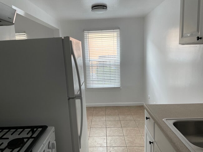 Photo - 4234 Mont Clair St Unidad 104