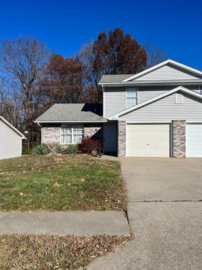 Building Photo - 3913-3915-3915 Olympic Ct Unit 3913 Olympic Ct